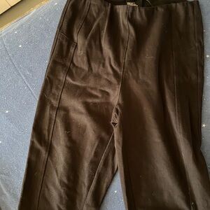 Black legging type pants capri at ankle